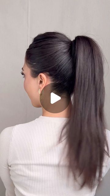 Perfect Ponytail Tutorial High Pony, How To Tie A Ponytail, How To Tie Ponytail, How To Make Ponytail Look Fuller, How To Do A Ponytail, Perfect Ponytail Tutorial, Ponytail Hack, Easy Ponytail, Ponytail Tutorial