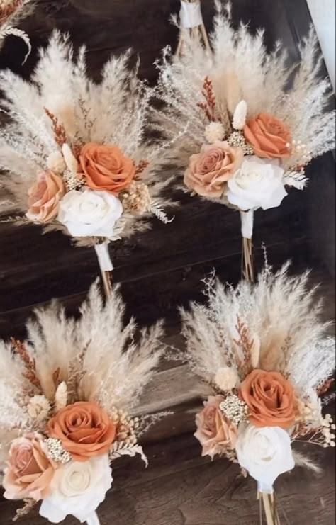 Country Bridesmaid Bouquet, Fall Western Wedding Bouquets, Fall Western Wedding Colors, Fall Wedding Bouquets November, Pink Western Wedding, Boho Bouquet Wedding, Hunting Wedding Theme, Feather Bouquet, Jasmine Wedding