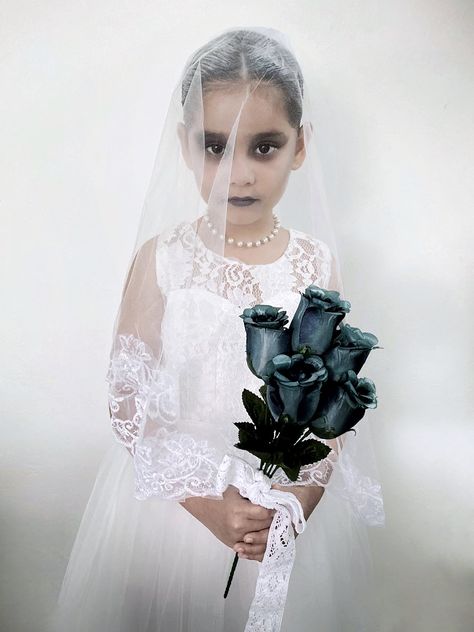 Ghost Bride Costume Diy, Dead Bride Makeup For Kids, Ghost Bride Halloween Costume, Zombie Bride Makeup Kids, Kids Bride Costume, Ghost Bride Makeup, Ghost Girl Costume, Pad Organization, Zombie Bride Makeup