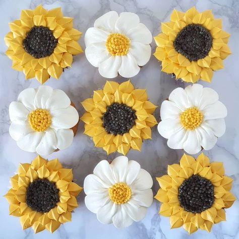 Sunflower And Daisy Cupcakes, Sunflower Cupcakes Birthday, Sunflower Buttercream Flowers, Sunflower Cupcakes How To Make, Sunflower Cupcakes Ideas, Buttercream Cupcakes Decorating, Yellow Cupcakes Decoration, Cupcake Sunflower, Sunflowers Cupcakes