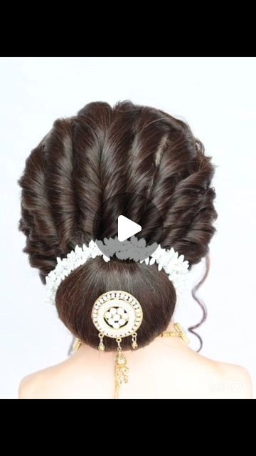 Hairstyle For Karvachauth, Hairstyles Juda Indian Bridal, Karva Chauth Hairstyles Women, Karwachauth Hairstyle Bun, Haïr Style For Indian Wedding, Jooda Hairstyle Indian, Juda Hairstyle Buns Simple, Bride Hair Styles 2024, Wedding Bun Hairstyles Indian