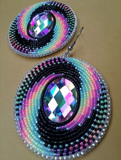 Amazing Beaded Earrings! Hoop Earrings Diy, Native American Beadwork Patterns, Beautiful Beaded Earring, Beaded Earrings Native, Beadwork Designs, Beaded Earrings Tutorials, Beaded Earrings Diy, Native American Beaded Earrings, Beading Patterns Free