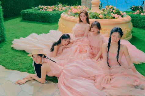 Red Velvet Feel My Rhythm, Red Velvet Outfit, Wendy Yeri, Feel My Rhythm, Rv Irene, Irene Seulgi, Velvet Wallpaper, Festival 2022, Park Sooyoung