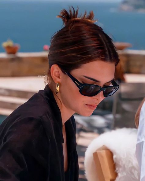 Kendall Jenner Sunglasses, Kendall Jenner Face, Pretty Celebs, Kendall Style, Peinados Recogidos, Keeping Up With The Kardashians, Kendall And Kylie, Classy Style, The Kardashians