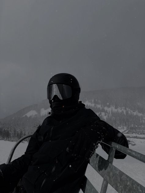 Photo Ski, Snowboard Aesthetic, Josh Chen, Snowboarding Aesthetic, Black Snowboard, Twisted Hate, Skiing Aesthetic, Ski Aesthetic, Snowboarding Style