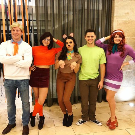 Family Halloween Scooby Doo, Halloween Costume Ideas Scooby Doo, Great Group Costumes, Scooby Doo Costumes Scooby, Group Costume Ideas Scooby Doo, Halloween Costumes Couples Scooby Doo, Scooby Squad Costume, Scooby And Scrappy Doo Costumes, Scooby Doo Crew Costumes