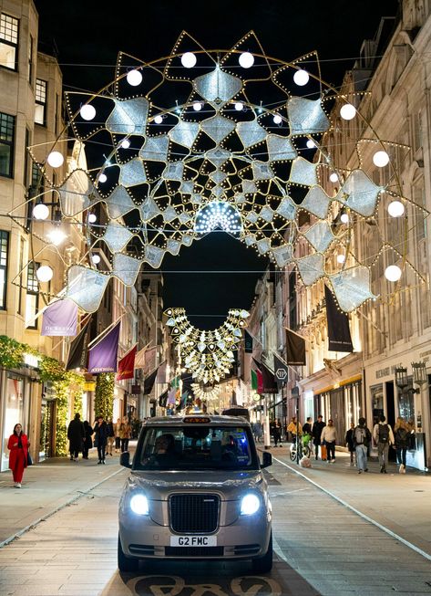 Bond Street lights up London with a tribute to HM Queen Elizabeth II - TheIndustry.fashion Oxford Street Lights, Christmas Light Tour, London Christmas Lights, Best Christmas Light Displays, London Cheap, Best Christmas Lights, Best Christmas Markets, Christmas Markets Europe, Christmas Light Displays