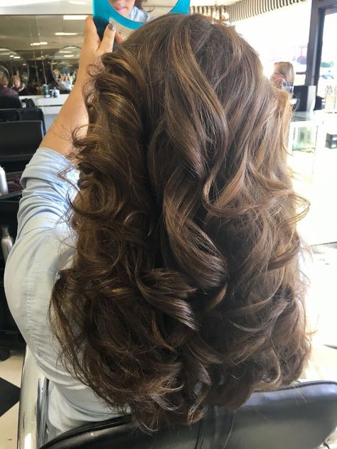 Cute Brown Hair Styles, Curled Hair With Layers, Blowout Brown Hair, Curled Hair Brown, Angelica Core, Curled Brown Hair, Curly Hair Brunette, Long Curly Brown Hair, Aesthetic Brown Hair