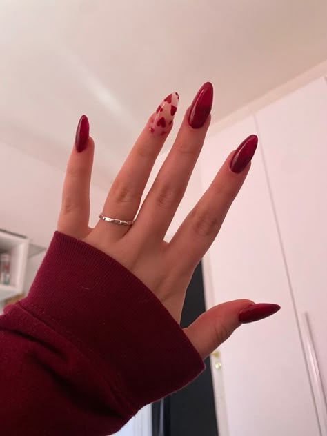 Cute Valentine’s Day Nails Burgundy, Nail Idea For Valentines Day, Red Nail Designs With Heart, Cute Nails Red And White, Nails Inspo Red And Pink, Read Heart Nails, Red With Hearts Nails, Red Nails With Hearts Valentines, Nails Acrylic For Valentines