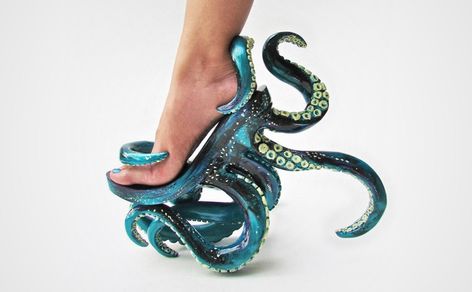 Octopus Shoes - weird shoes crazy shoes Octopus Shoes, Crazy Heels, Funny Shoes, How To Wear Heels, Funky Shoes, Fancy Shoes, Unique Shoes, Shoe Art, Crazy Shoes