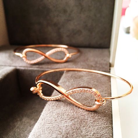 Infinity Jewelry Bracelet, Gold Infinity Jewelry, Bracelet Ideas Gold, Gold Infinity Bracelet, Bangle Bracelet Gold, Gold Bangles For Women, Diamond Bracelet Design, Gold Bangle Set, Diamond Choker Necklace