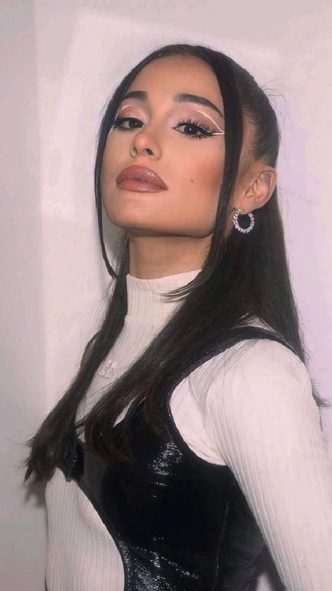 Ariana Grande Makeup, Ariana Instagram, Ariana Grande Fans, Ariana Grande Cute, Ariana Grande Style, Ariana Grande Wallpaper, Ariana Grande Photoshoot, Ariana Grande Photos, Ariana Grande Pictures