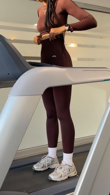 Model Treadmill Workout, Walking On Treadmill Aesthetic, Treadmill Running Aesthetic, Running On Treadmill Aesthetic, Running Treadmill Aesthetic, Running Aesthetic Treadmill, Loose Weight Aesthetic, Treadmill Aesthetic, Emma Core