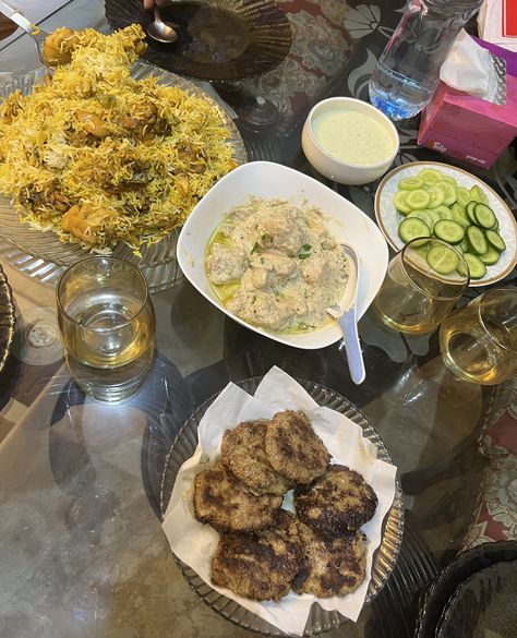 Dawat Snaps, Ramzan Food, Afghan Food Recipes, Fast Food Drinks, Eating Food Funny, Foodie Instagram, Easy Food Art, Delicacy Food, Food Vids