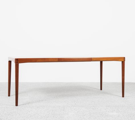 Listed on VNTG.com: Midcentury Danish dining table in teak by HW Klein for Bramin, 1960s | #vntg #vintage Danish Dining Room, Danish Dining Table, Teak Armchair, Teak Dining Table, Rocking Chairs, Oak Dining Table, Vintage Desk, City Furniture, Nesting Tables