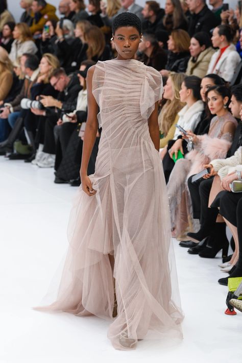 Couture Spring 2023, Fendi Runway, Fendi Couture, High Fashion Couture, Fashion Silhouette, Stunning Gowns, 2023 Collection, Spring 2023, Gorgeous Gowns