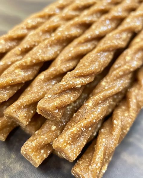 Peanut Butter Pumpkin Chew Twists for Dogs: A healthy, homemade treat your pup will love. Try this easy recipe today! Squash Dog Treat Recipes, Dehydrated Dog Chews, Homemade Dog Chew Sticks, Pumpkin Puppy Treats, Diy Dog Cone, Homemade Dog Chews, Sweet Potato Chews For Dogs, Peanut Butter Chews, Making Peanut Butter