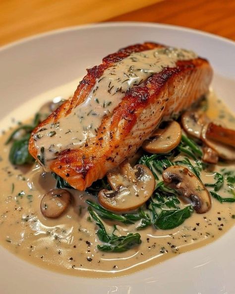 Salmon Menu Ideas, Pan Seared Salmon With Creamy Florentine Sauce, Florentine Sauce, Fish Florentine, Butter Salmon, Pan Seared Salmon, Seared Salmon, Healthy Food Dishes, Healthy Lifestyle Food