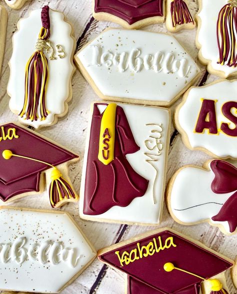 Graduation Sugar Cookies, Royal Icing Cookies Recipe, Cookie Recipes Decorating, No Bake Sugar Cookies, Graduation Party Cake, Royal Iced Cookies, Sugar Cookie Royal Icing, Cookie House, Cookie Business