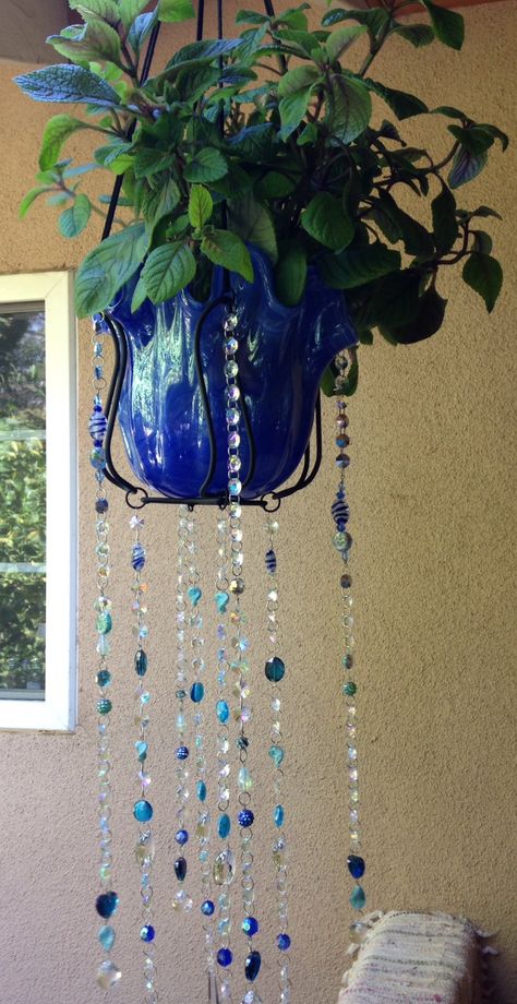 Boho Beads Decor, Group Diy Projects, Decorating With Beads, Plant Charms Diy, Diy Beaded Plant Hanger, Beaded Hanging Decor, Beads On Plants, Beaded Plant Hangers Diy, Beaded Plant Hangers