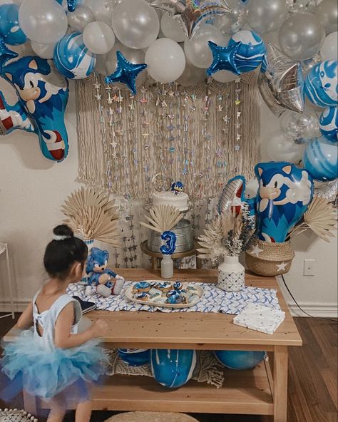 Sonic the Hedgehog party Diy Sonic The Hedgehog Party Decorations, Girls Sonic Birthday Party, Sonic Girl Birthday Party, Sonic The Hedgehog Birthday Party Ideas, Diy Sonic The Hedgehog Party, Sonic Themed Party, Sonic Party Ideas Decoration, Sonic Theme Birthday Party, Sonic The Hedgehog Halloween