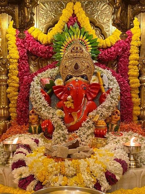 Lord Images, Ganesh Pic, Ganesh Lord, Snap Streak Ideas Easy, Shree Ganesh, Ganesh Photo, Lord Photo, Fairs And Festivals, Yoga Mantras