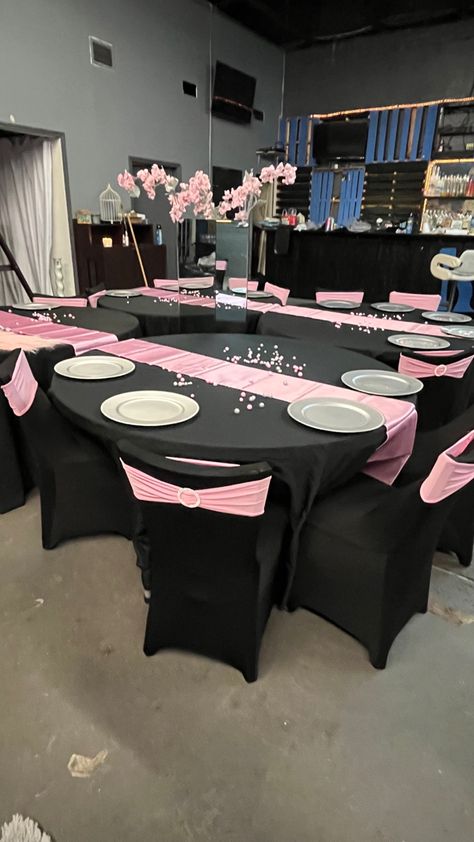 Black White And Pink Party Ideas, Pink Black And White Decorations, Pink And Black Table Decorations, Light Pink And Black Quince, Black Pink And White Decorations, Black Pink Decorations Party Ideas, Black And Pink Decor Party Ideas, Black Pink Party Decoration, Black 18th Birthday Party Ideas