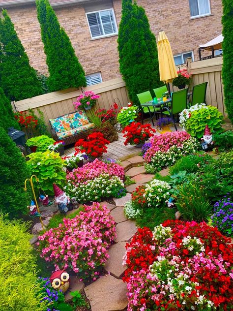 Garden Ideas Budget Backyard, Rustic Garden Design, Dream Garden Backyards, Small Patios, Ideas Garden Design, Green Patio, Front Lawn Landscaping, River Rock Garden, Backyard Covered Patios