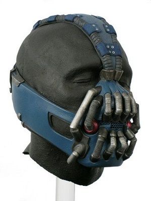 Picollecta "Batman Memorabilia 10 Iconic Items Sold At Auction " Bane Mask, Bane Batman, Dibujos Toy Story, Batman Arkham Asylum, Batman Armor, Batman Film, The Dark Knight Trilogy, Dark Knight Rises, Film Props