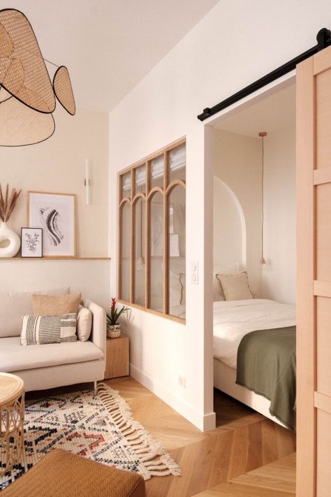 Tiny Parisian Apartment, Tiny Studio Apartments, Studio Apartment Living, Deco Studio, Office Layout, Parisian Apartment, Tiny Apartment, Tiny Bedroom, Office Setup