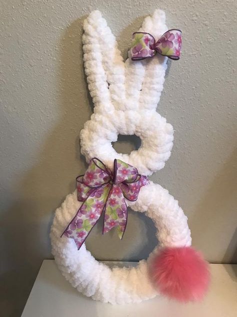 Yarn bunny wreath, yarn easter bunny, yarn bunny, easter bunny Yarn Bunny, Bunny Wreath Diy, Bunny Wreaths, Dollar Tree Easter Crafts, Holiday Door Wreaths, Burlap Bunny, Rabbit Wreath, Birdhouses Ideas, Easter Door Decor