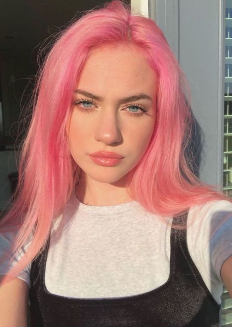 Cool 46 Best Winter Hair Colors For Women Hair Color Pink, Short Hair Color, Dye My Hair, Hair Dye Colors, Hair Color Dark, Hair Inspo Color, Grunge Hair, Aesthetic Hair, Hair Highlights