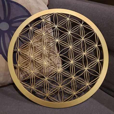 Flor de la vida. Mandala que representa la arquitectura del universo y la forma en la que se genera. Un simbolo de prosperidad. Spiritual Motivation, Wood Craft, Flower Of Life, Wall Deco, Mantra, Wood Crafts, Geometry, Chakra, Flowers