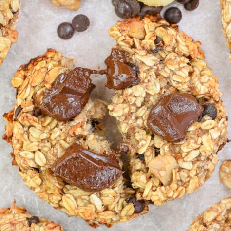 Banana protein cookies with egg whites Cookies With Egg Whites, Banana Protein Cookies, Flourless Oatmeal Cookies, Oatmeal Banana Cookies, Oatmeal Protein Cookies, Macro Snacks, Oatmeal Ideas, Banana Cookie Recipe, Healthy Biscuits