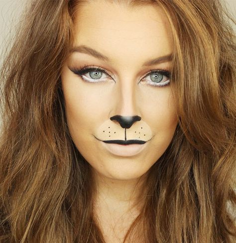 To be a lioness for Halloween you'll need black eyeliner, white eyeliner, and false lashes. Lion Costume Diy, Cat Halloween Costumes, Lion Makeup, Lion Halloween Costume, Lion Halloween, Cat Halloween Makeup, Holidays Crafts, Lion Costume, Chat Halloween