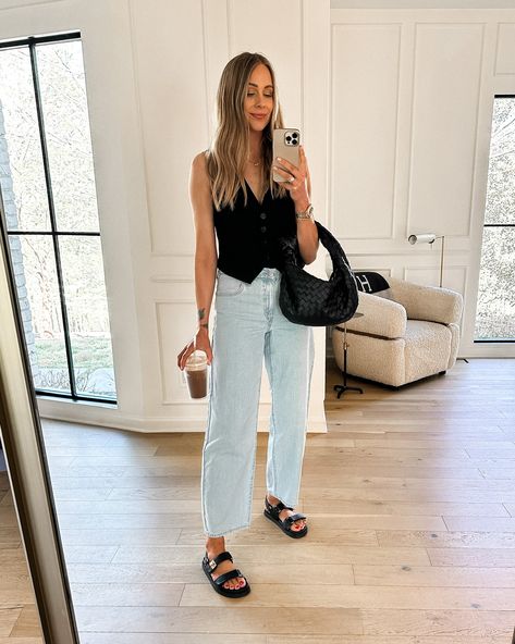 Dads Sandals Outfit, Basic Outfits With Sandals, Fashion Jackson Spring 2023, Casual Summer Outfits Sandals, Minimalist Jeans Outfit Summer, Updated Mom Style, Mom Jeans Sandals Outfit, Steve Madden Mona Sandals Outfit, Black Steve Madden Sandals Outfit