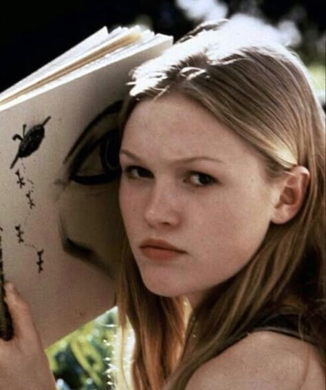 Kat Stratford, 10 Things I Hate About You, Julia Stiles, Young Woman, Bags For Women, Designer Clothes, For Women, 10 Things