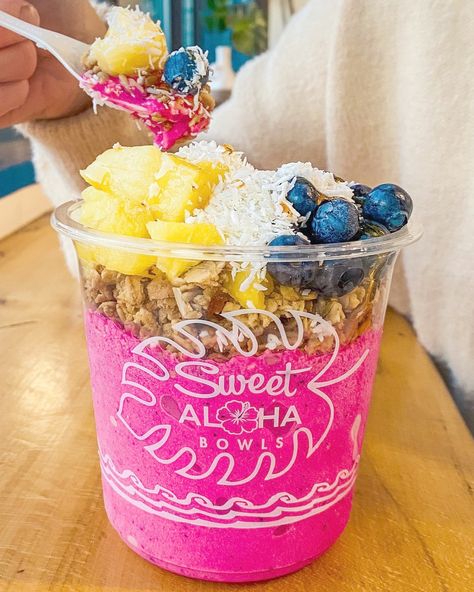 Smoothie Bowl Shop Design, Smoothie Bowl Business, Acai Bowl Food Truck, Acai Bowl Shop, Acai Bowl Takeaway, Dragon Fruit Smoothie Bowl, Smoothie Bowl Tropical, Pitaya Fruit, Street Food Business