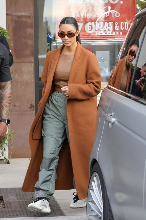 Estilo Kim Kardashian, Estilo Kardashian, Kim Kardashian Outfits, Robert Kardashian, Kardashian Outfit, Kim Kardashian Style, Sonakshi Sinha, Winter Vest, Kendall Jenner Outfits