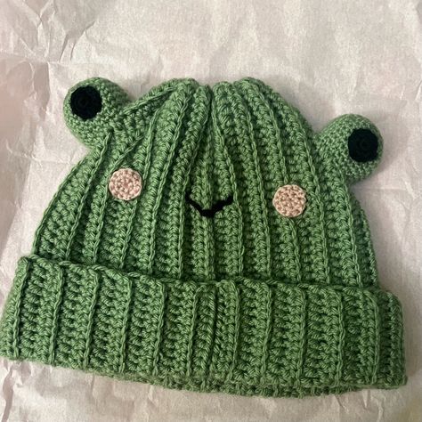 Crocheted Frog Hat, Crochet Frog Beanie Free Pattern, Frog Beanie Crochet Pattern, Fun Crochet Beanies, Crochet Fruit Beanie, Cool Crochet Beanie, Frog Hat Crochet Pattern Free, Frog Beanie Crochet, Crochet Hat Frog