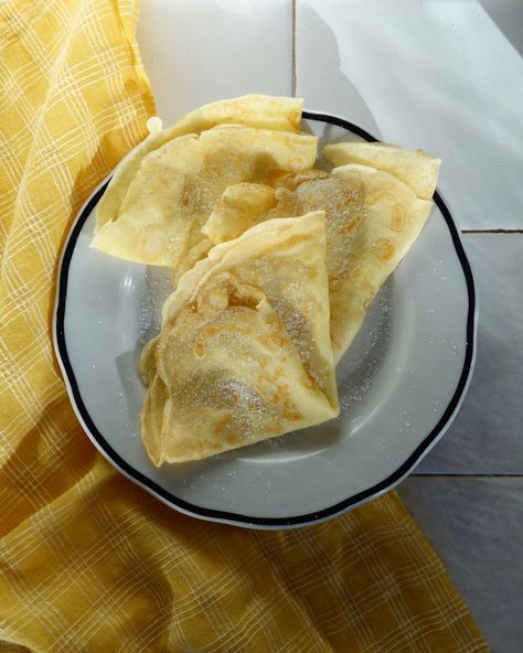 This Crepe Recipe For One Person Will Move Your Brunch Game To New Levels Single Serve Crepes, Crepe Recipe For One, Recipe For One Person, Crepe Ideas, Cake For One Recipe, One Person Meals, Recipe For One, Crepe Recipe, Recipe For 1