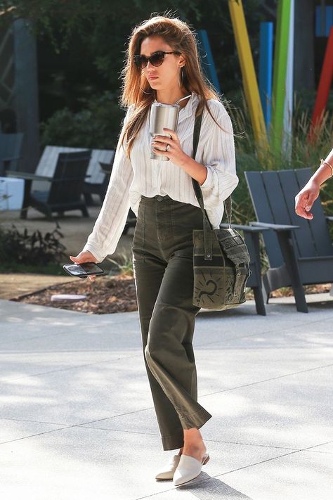 Jessica Alba Found the Best Work Pants to Wear With Flats | Who What Wear Flats Outfit Work, Jessica Alba Outfit, Jessica Alba Casual, Best Work Pants, Jessica Alba Style, Summer Work Outfits, Green Pants, Style Crush, Jessica Alba