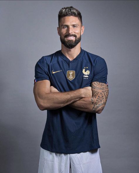 Giroud Olivier, Media Day Poses, Soccer Shoot, Soccer Poses, Soccer Aid, Football Poses, Football Players Photos, Olivier Giroud, Sport Portraits