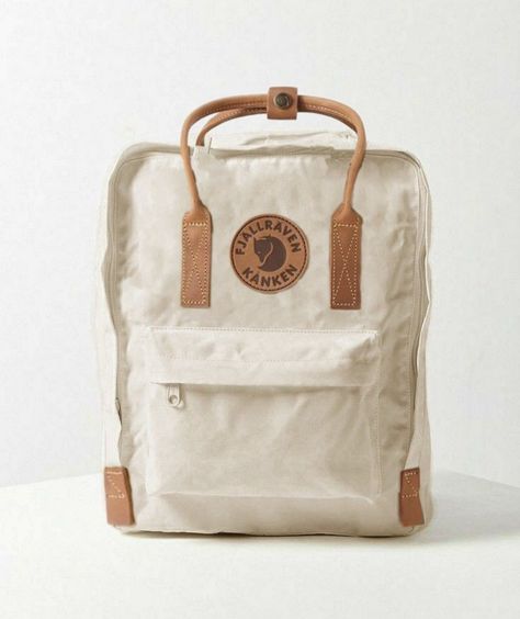 Bookbags For Highschool Aesthetic, Big Backpacks For High School, Sac A Dos Aesthetic, Cute Aesthetic Backpacks, Cute Backpacks Aesthetic, Fjallraven Kanken Bag, Cute Bookbags, Cute Backpacks For College, Backpack Kanken