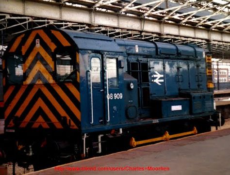 British Railways shunter 08909 standing at Rugby station in the early 1980's: #englishtrains #trains #railways #traintravel #railtravel #transport #britishrailways #britishtrains Heritage Railway, Train Room, Traction Engine, Steam Railway, British Railways, Train System, Electric Train, British Rail, Old Trains