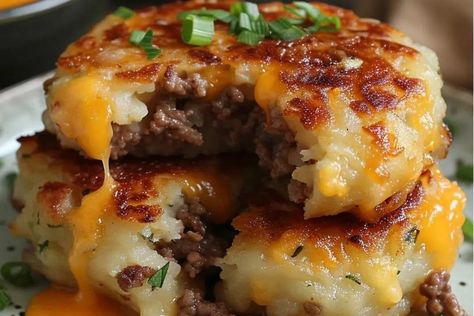 Cheesy Beef Stuffed Potato Cakes - recipestasteful Stuffed Potato Cakes, Potato Cakes Recipe, Stuffed Potato, Potato Patties, Grated Potato, Leftover Mashed Potatoes, Potato Cakes, Creamy Mashed Potatoes, Breakfast For Dinner