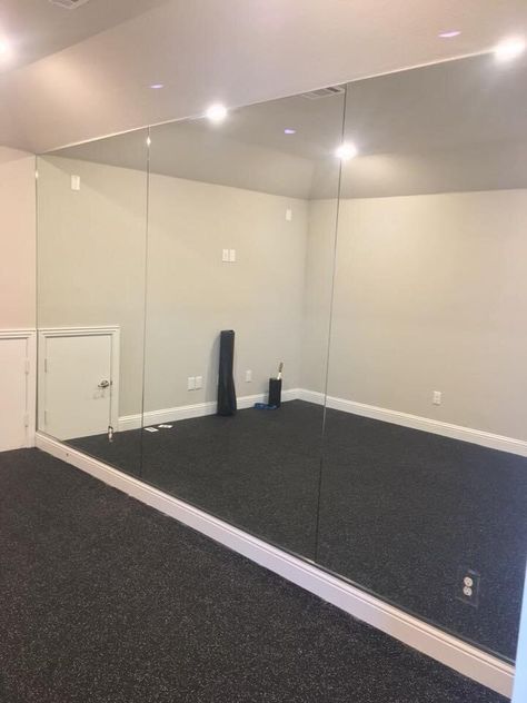 Mini Dance Studio At Home, Small Dance Studio, Dance Room Ideas, Best Home Gym Setup, Wall Gym, Dance Studio Design, Home Gym Mirrors, Home Dance Studio, Gym Mirror