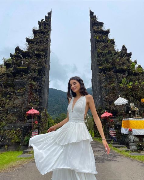 Bali Indonesia Outfit Ideas For Women, Bali Aesthetic Photography, Ootd Bali Hijab, Bali Outfit Ideas Women, Bali Indonesia Outfit Ideas, Bali Summer Outfits, Bali Poses, Vietnam Travel Photography, Bali Travel Photography