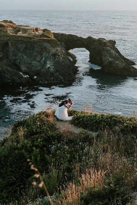 Mendocino Wedding Photography Blog Wedding Venues Cliff, Wedding On Cliff, Ocean Cliff Wedding, Cannon Beach Oregon Wedding, Cliff Wedding Photos, Cliffside Wedding, Oregon Beach Wedding, Oregon Coast Wedding, Cliff Wedding