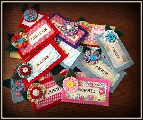 The Vintage Chateau: Quilt Guild Name Tags Quilt Retreat Name Tags, Quilted Name Tags Free Pattern, Diy Name Tags To Wear, Name Badges Ideas Diy, Name Badges Ideas, Quilted Name Tags, Quilt Games, Spring Fling Ideas, Name Tags Ideas